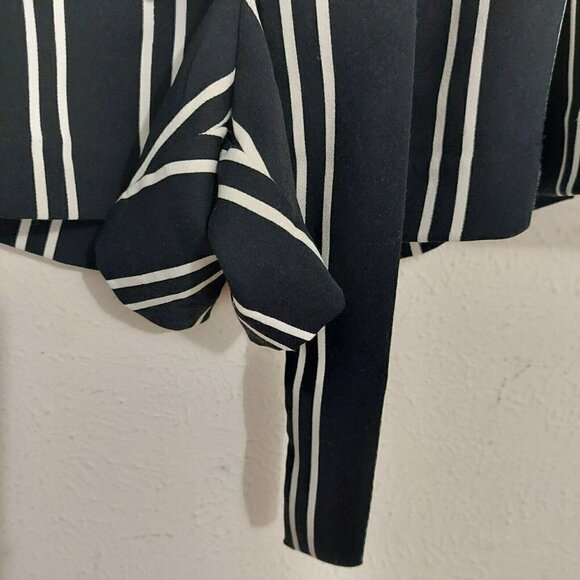 Torrid Black White Striped Shorts Womens High Rise Tie Front Belt Pockets Sz 14 - Picture 7 of 10